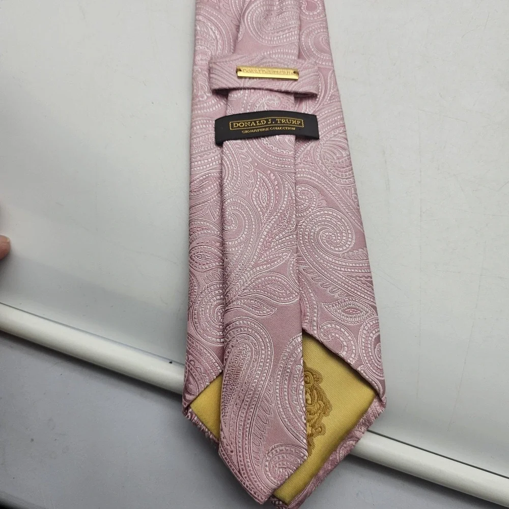 Donald J. Trump Tie Mens Pink Paisley Jacquard Signature Collection Necktie‎